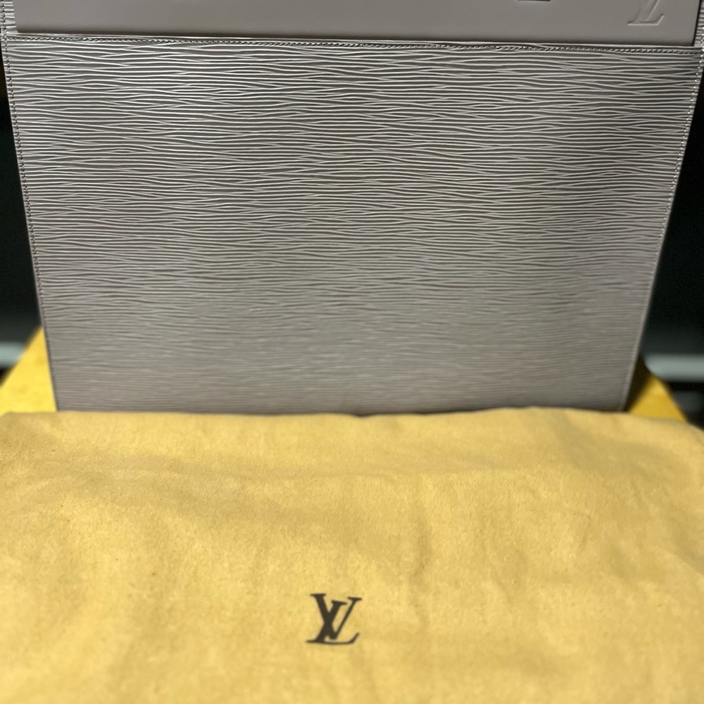 Louis Vuitton Textured Gray Handbag